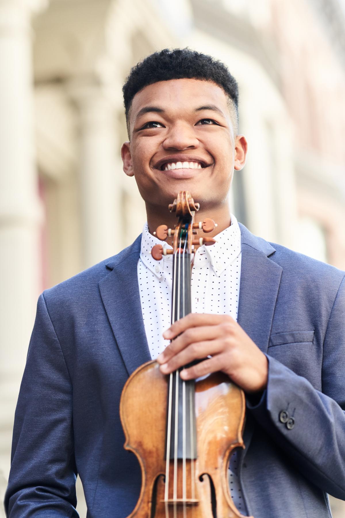 photo of violinist Randall Goosby