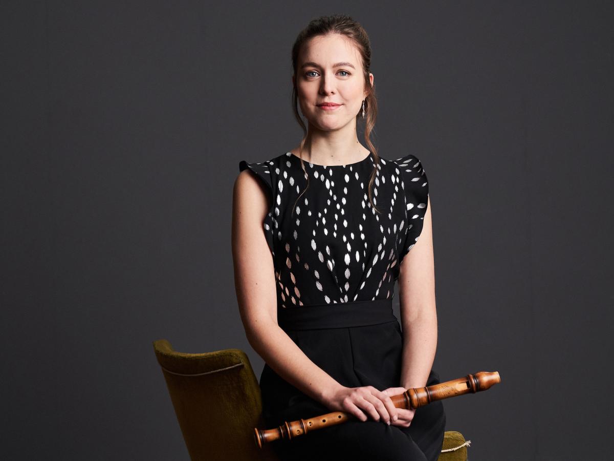 Photo of performer Tabea Debus