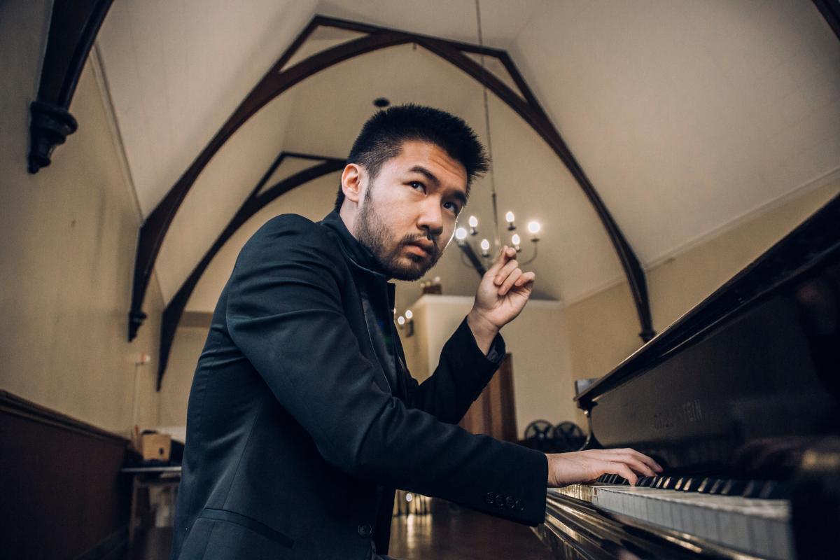Image of pianist Conrad Tao