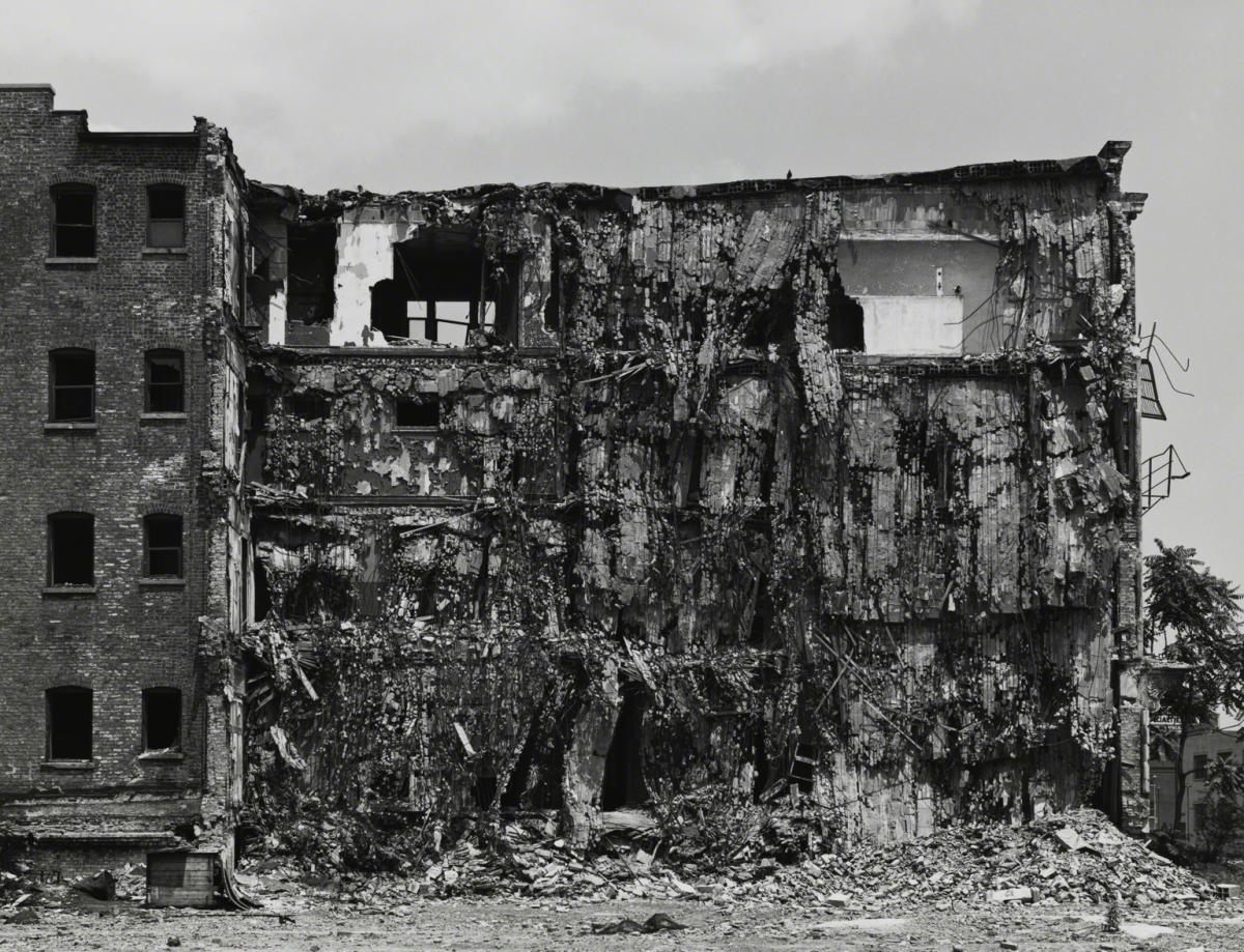 Aaron Siskind, Chicago Facade 16, 1960.