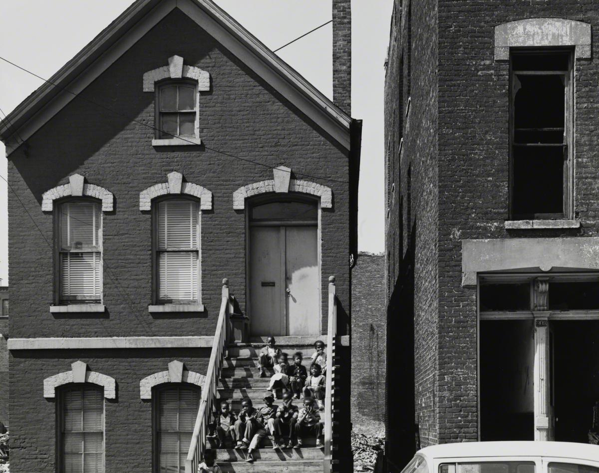Aaron Siskind, Chicago Facade 8, 1960.