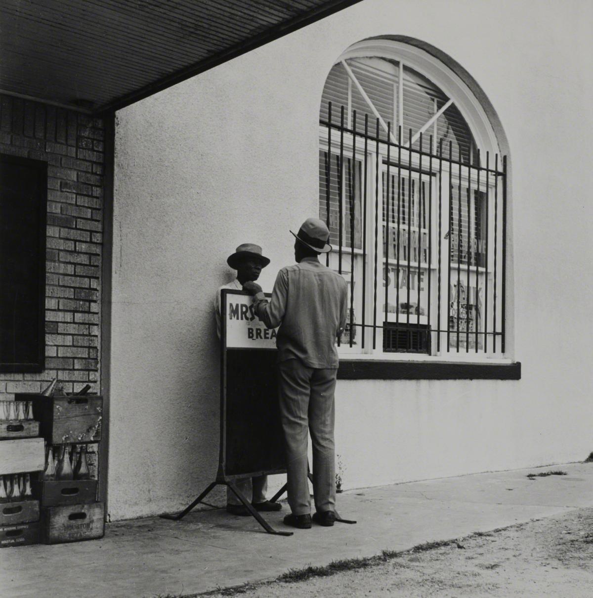 Esther Bubley, Main Street in Front of the Bank, 1945.