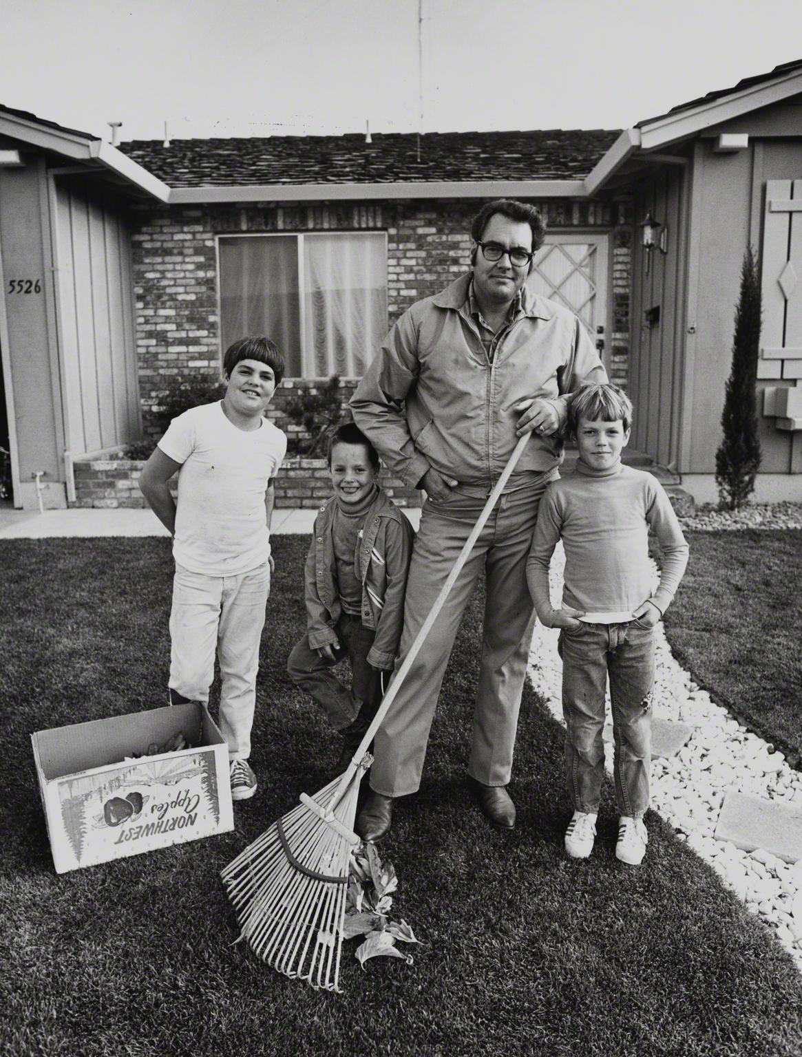 Bill Owens, Untitled (Man rake and 3 boys), 1971.