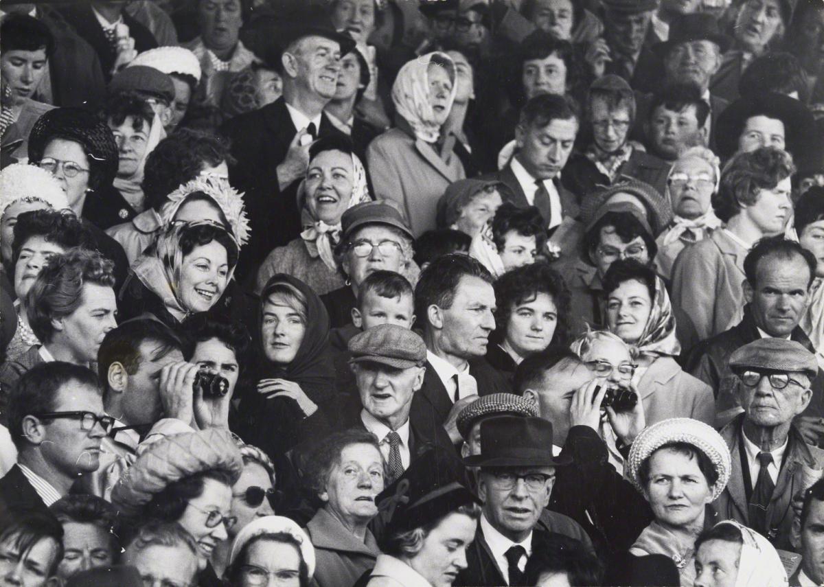 Esther Bubley, Ireland, Killarney Races (crowd), c. 1950s.