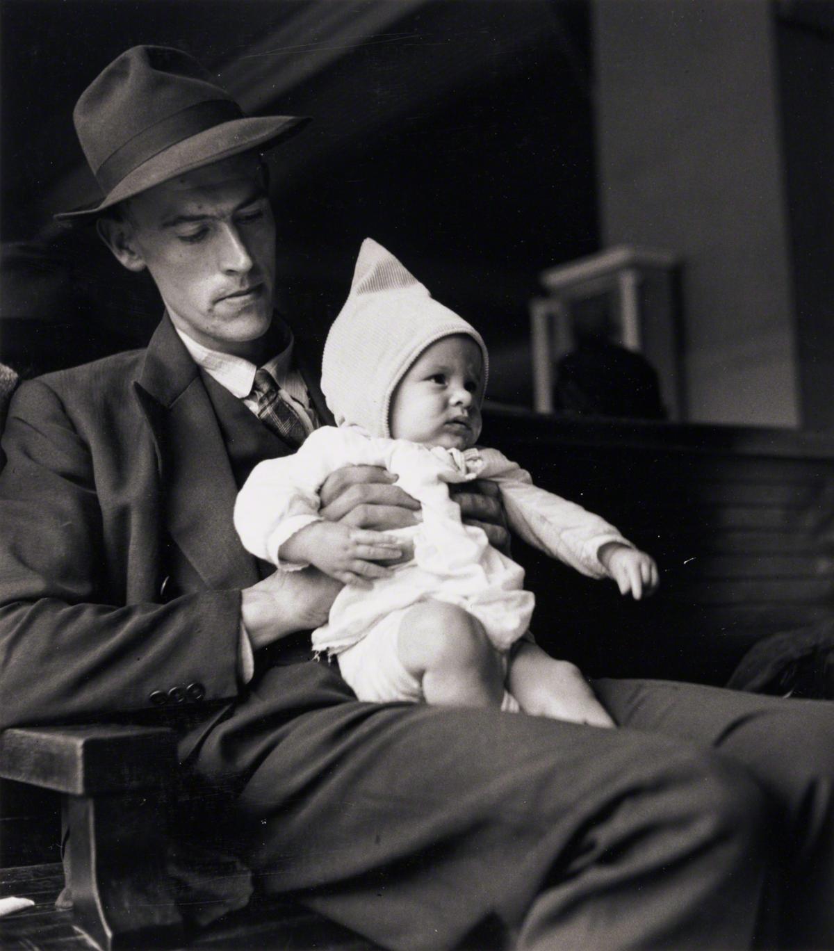 Esther Bubley, Bus Passengers in Waiting Room at Nashville, TN. Trip from Louisville, KY, to Memphis, TN., 1943.