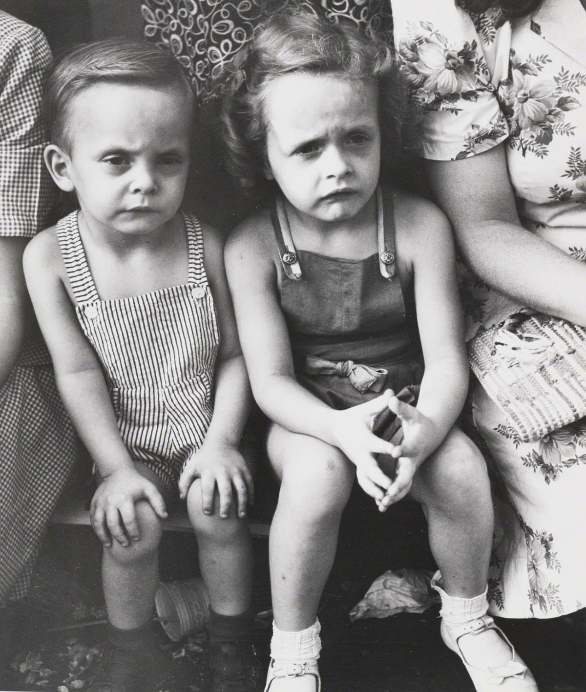 Esther Bubley, Spectators at the Parade to Recruit Defense Volunteers, Washington, DC, 1943.