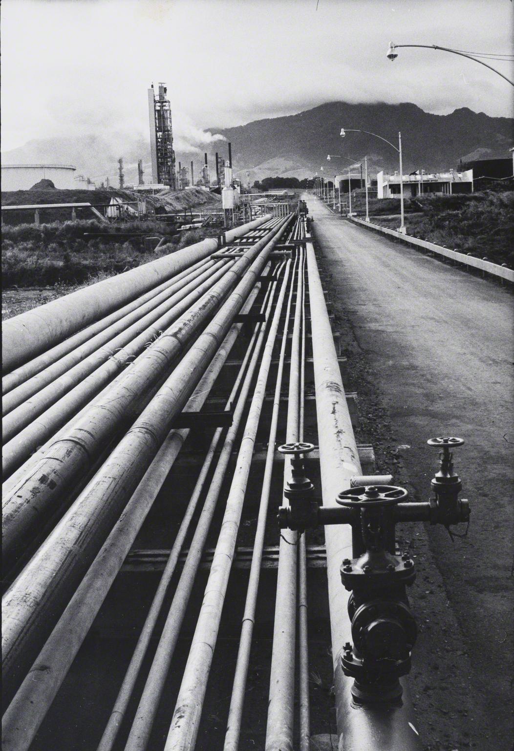 Esther Bubley, Refinery, 1965.