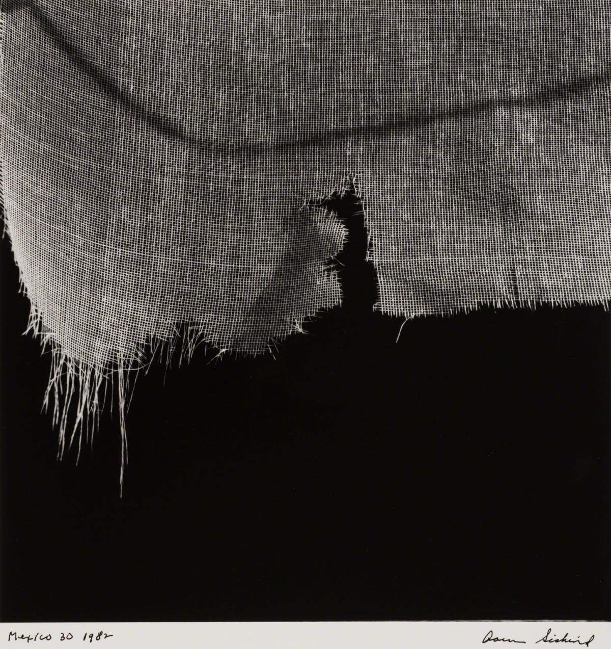 Aaron Siskind, Mexico 30, 1982.