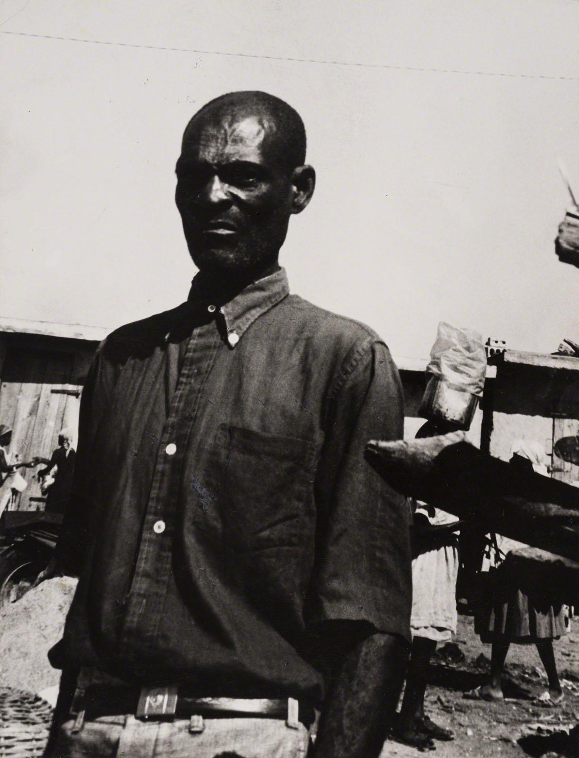 Leon Levinstein, Untitled (Haiti man in shantytown), not dated.