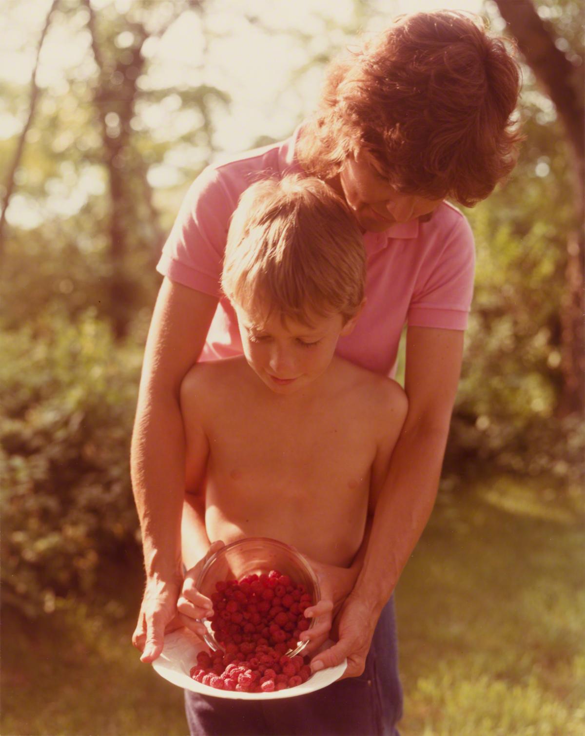 Joel Meyerowitz, Eric & Anne, Raspberries, 1983.