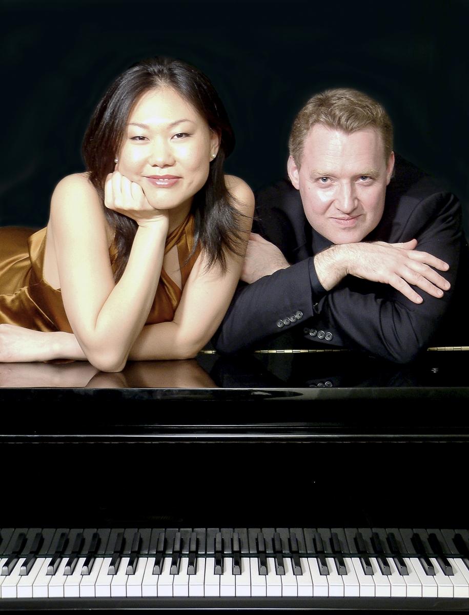 Photo of DUO Stephanie Saar leaning on a piano