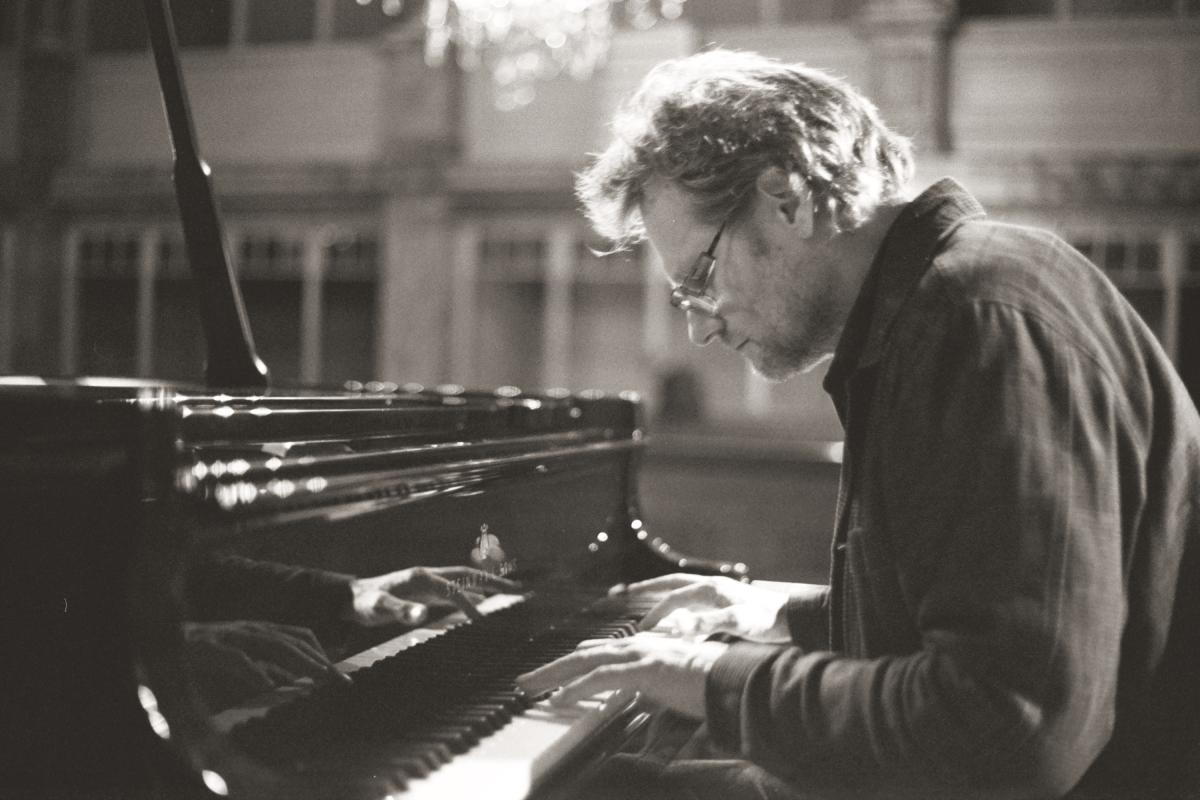 Nikolaj Hess playing the piano