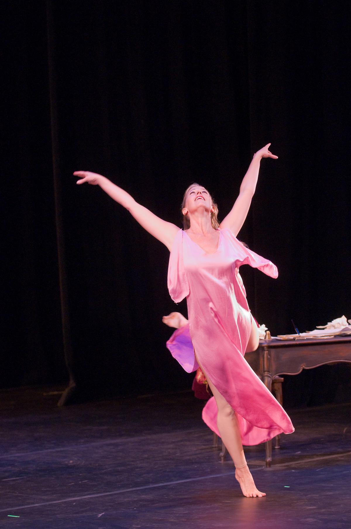 A dancer performs Isadora Duncan's choreography A dancer performs Isadora Duncan's choreography