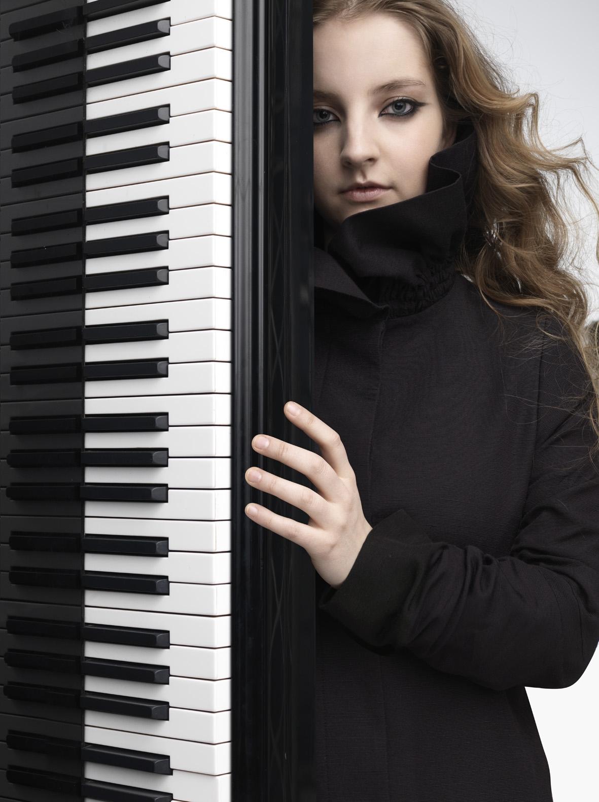 lise_dl_salle_credit-Stephane Gallois for Vanity Fair.jpg image for 2017-01-05-sunday-concerts-salle