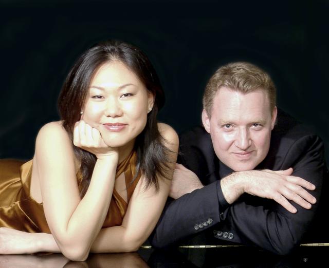 Photo of DUO Stephanie Saar leaning on a piano