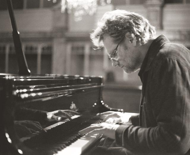 Nikolaj Hess playing the piano