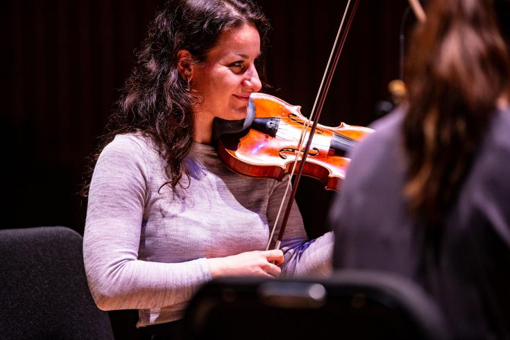 photo of violinist Mina Lavcheva