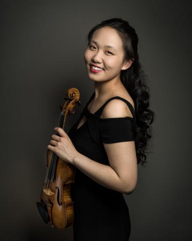 photo of violinist Stella Chen