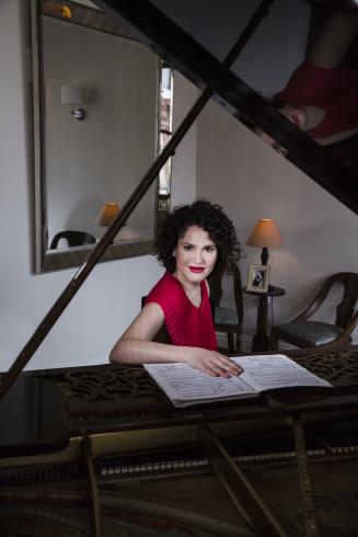 Photo of pianist Benedicte Jourdois