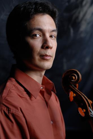 Photo of cellist Tom Kraines